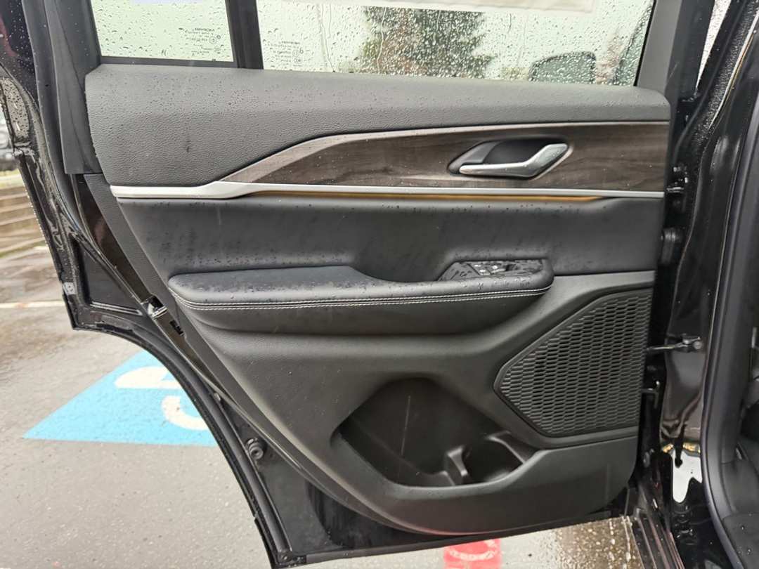 2025 Jeep Grand Cherokee Limited - Image 29