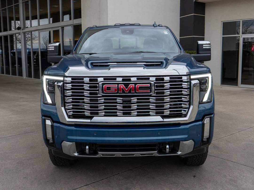 2025 GMC Sierra 2500Hd Denali - Image 2