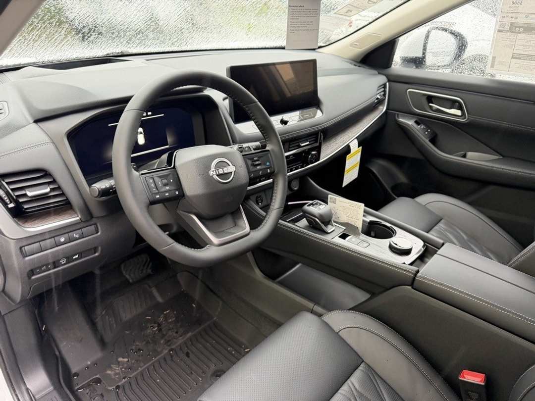 2026 Nissan Rogue Platinum - Image 17