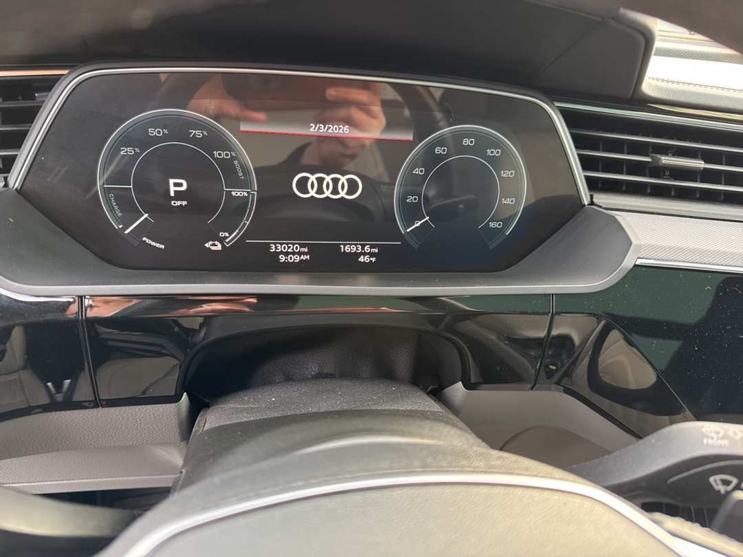 2024 Audi Q8 E-Tron Prestige - Image 11