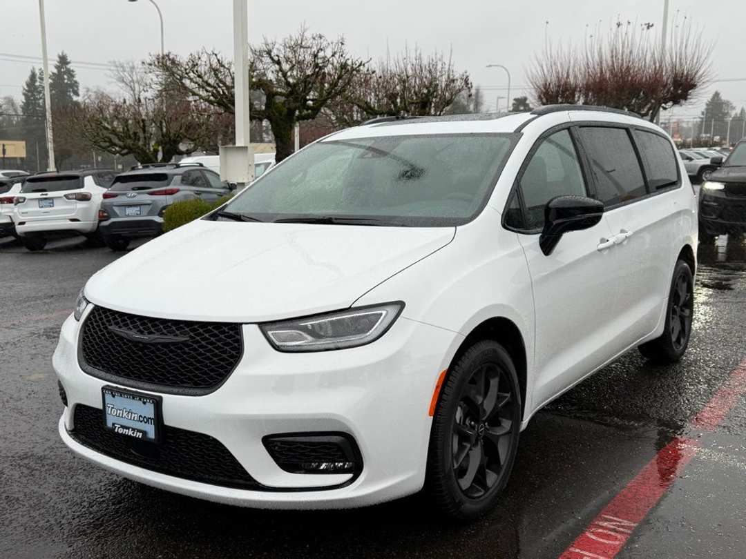 2026 Chrysler Pacifica Limited - Image 3
