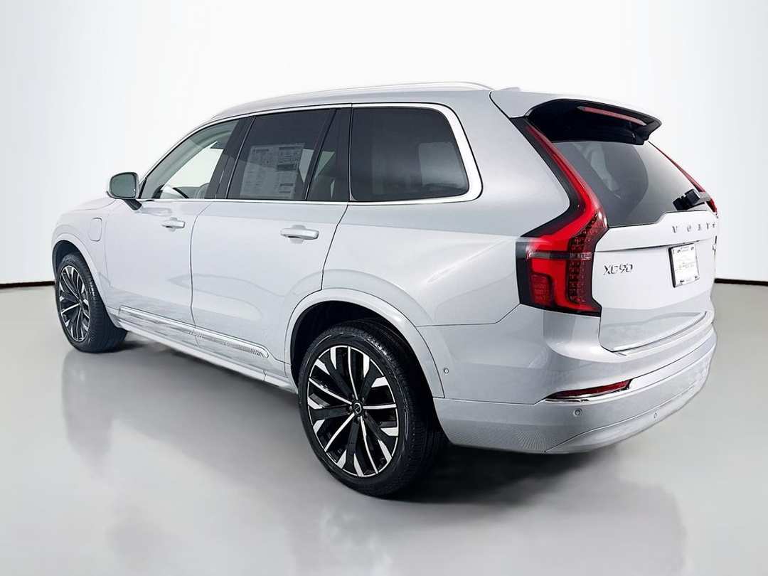 2026 Volvo Xc90 T8 Ultra - Image 3
