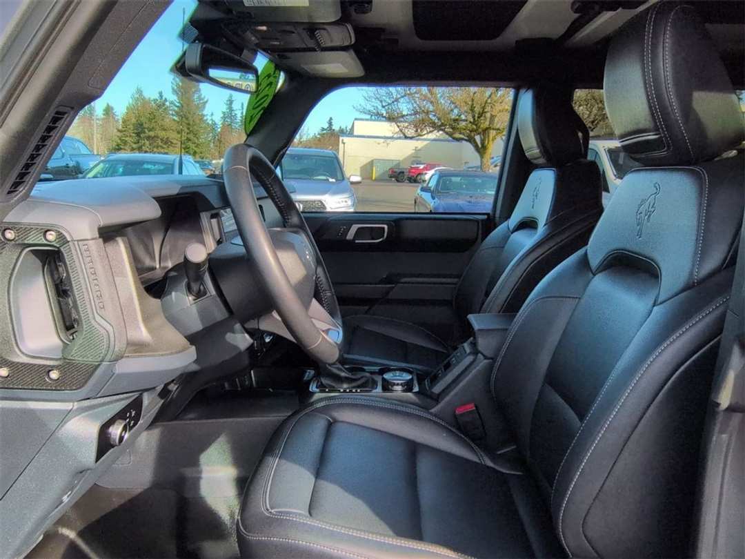 2025 Ford Bronco Badlands - Image 12