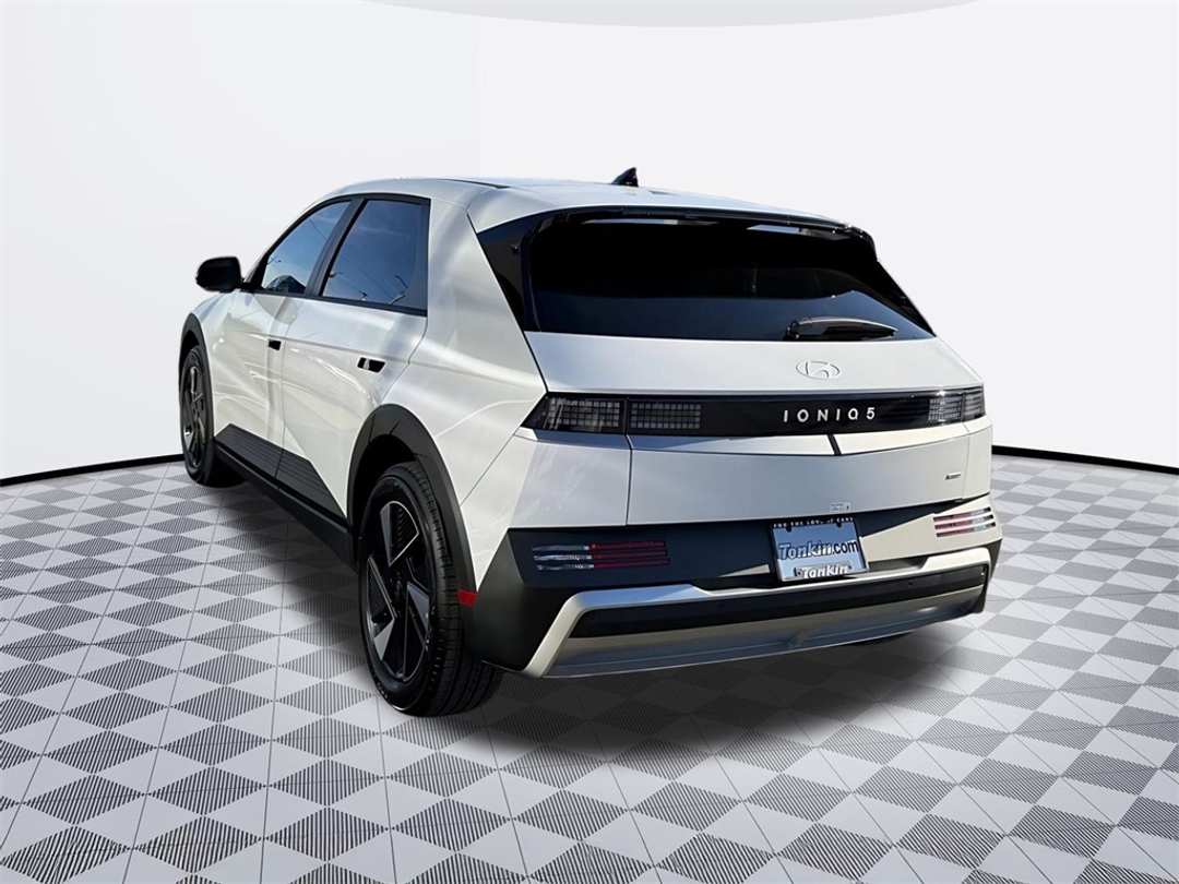 2026 Hyundai Ioniq 5 SEL - Image 5