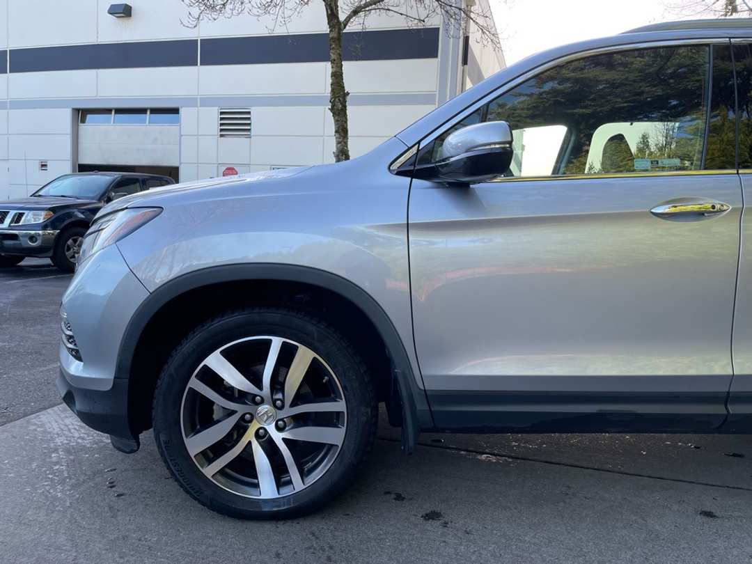 2017 Honda Pilot Touring - Image 9