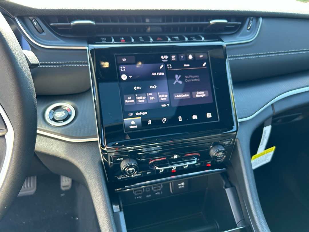 2025 Jeep Grand Cherokee Laredo X - Image 17