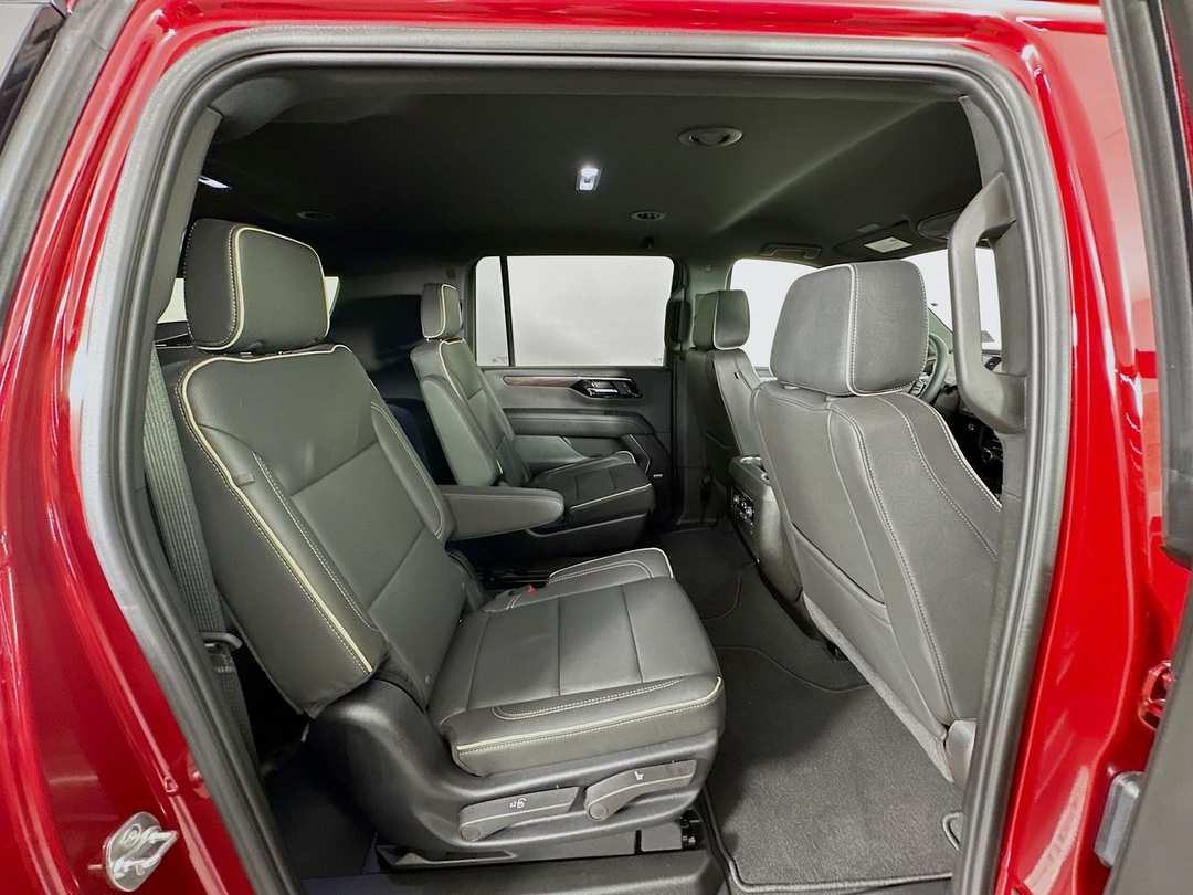 2025 Chevrolet Suburban Premier - Image 30
