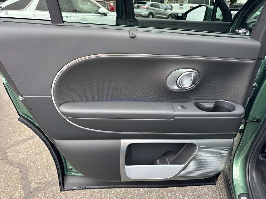 2026 Hyundai Ioniq 9 Performance Calligraphy - Image 41