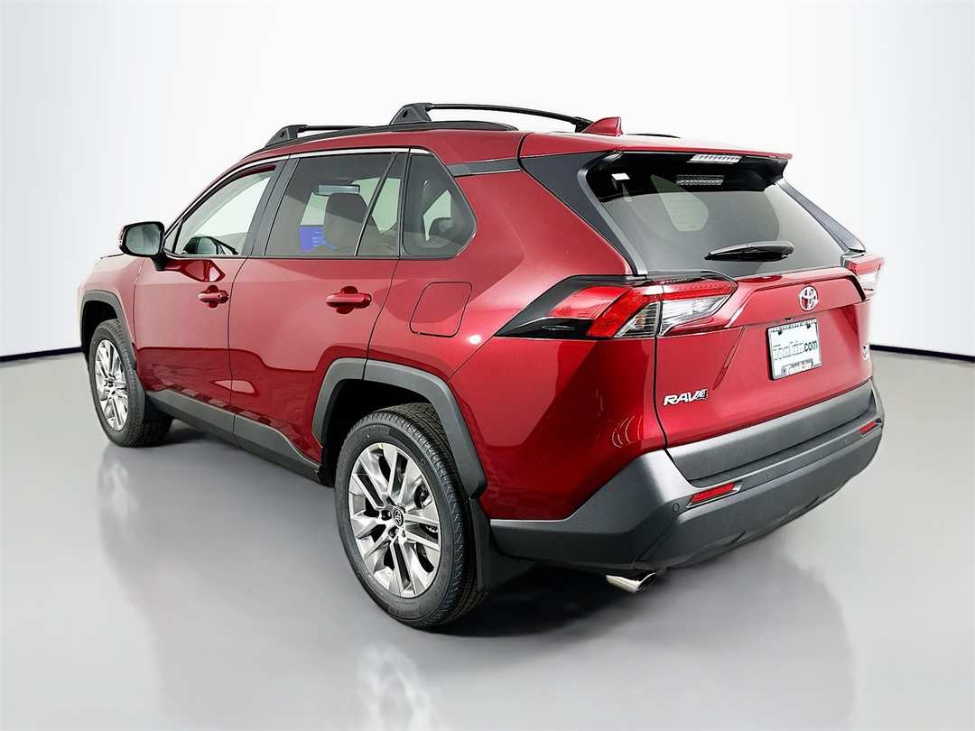 2025 Toyota Rav4 XLE Premium - Image 5