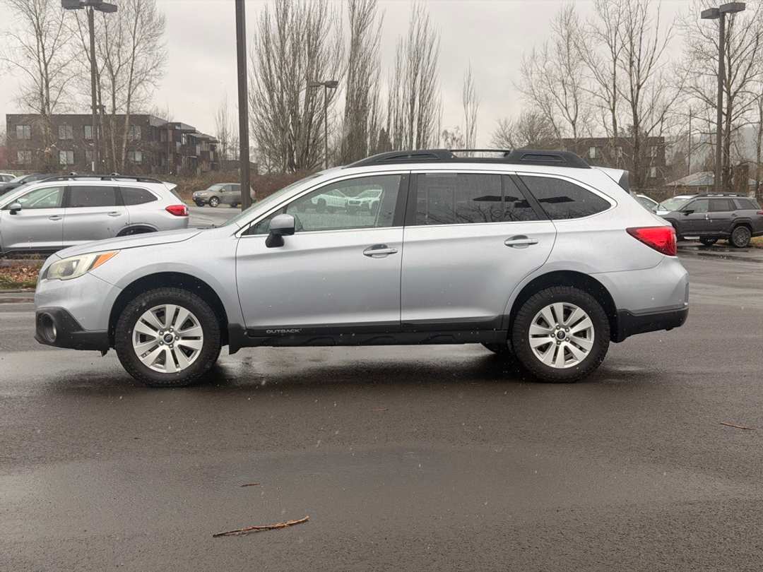 2015 Subaru Outback 2.5i Premium - Image 3