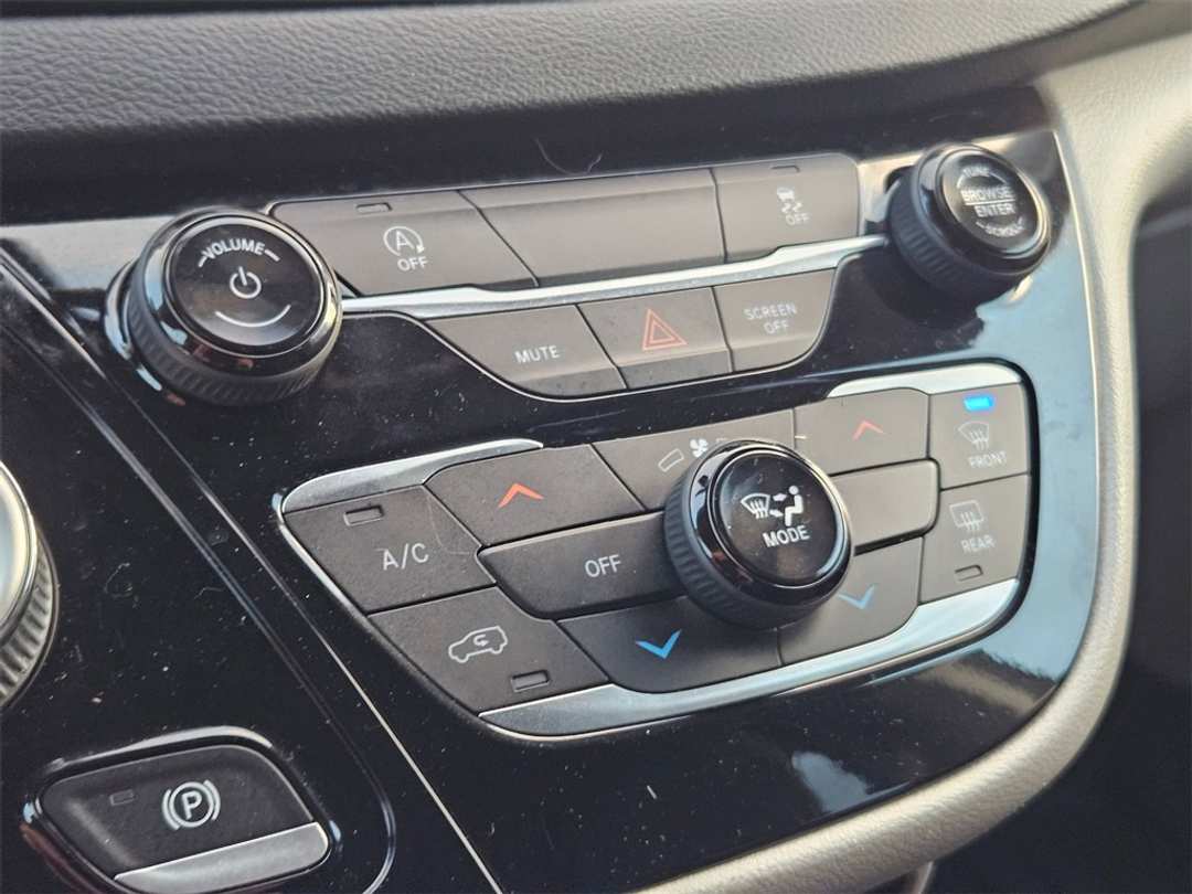 2021 Chrysler Voyager L - Image 23