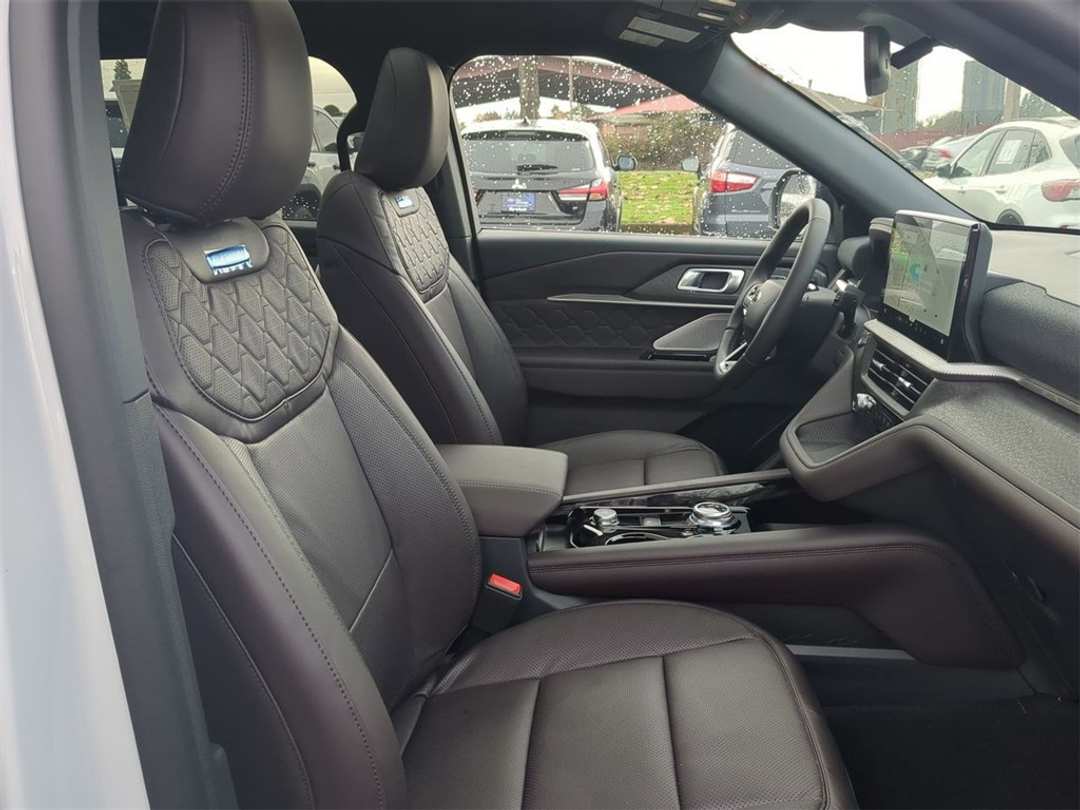 2026 Ford Explorer Platinum - Image 32