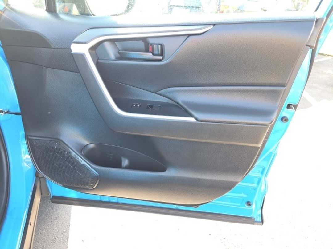 2020 Toyota Rav4 LE - Image 22