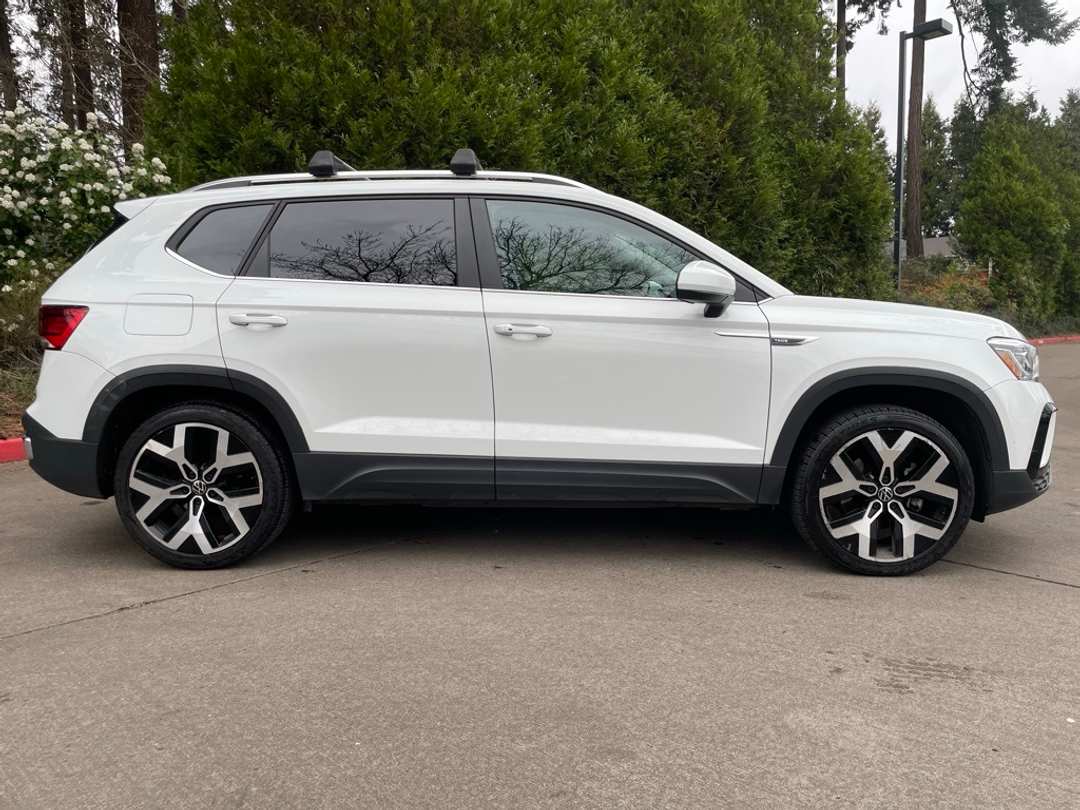 2023 Volkswagen Taos 1.5T SEL - Image 3