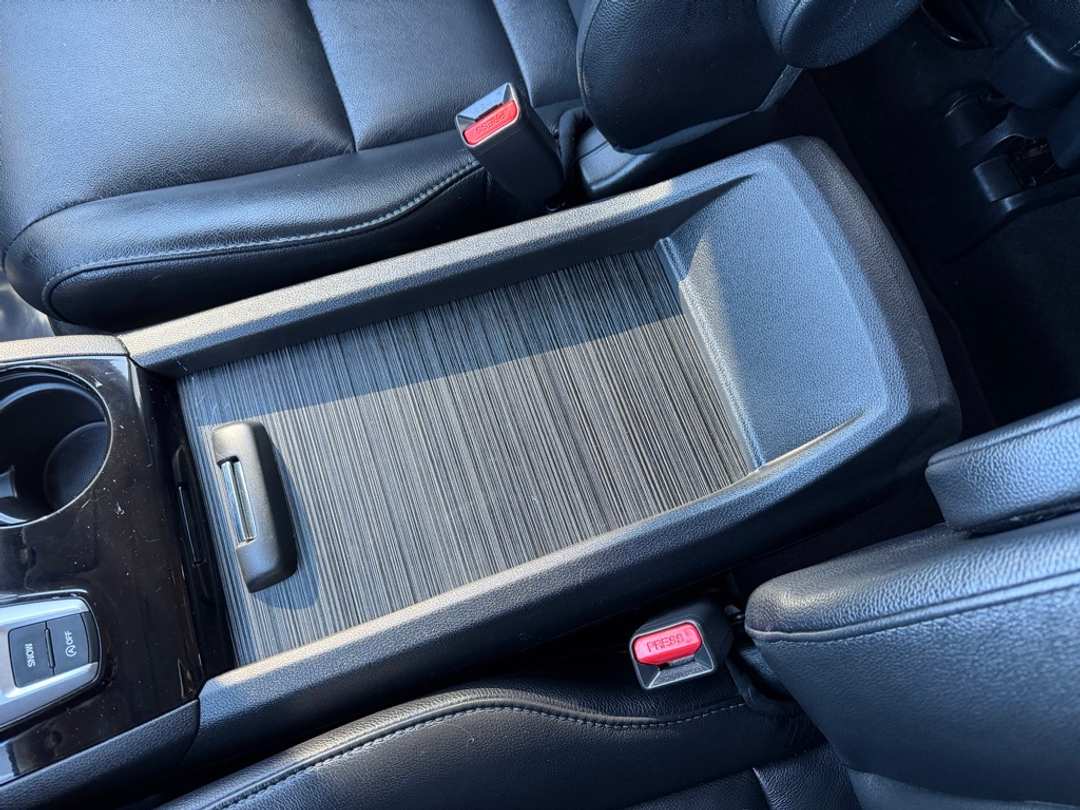 2017 Honda Pilot Touring - Image 26