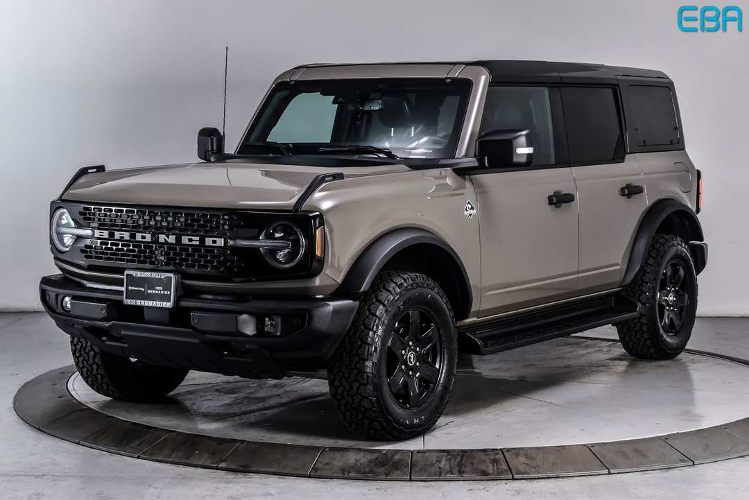 2025 Ford Bronco Outer Banks - Image 2