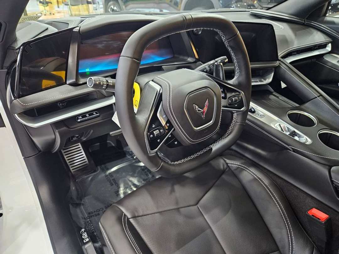 2026 Chevrolet Corvette Stingray - Image 13