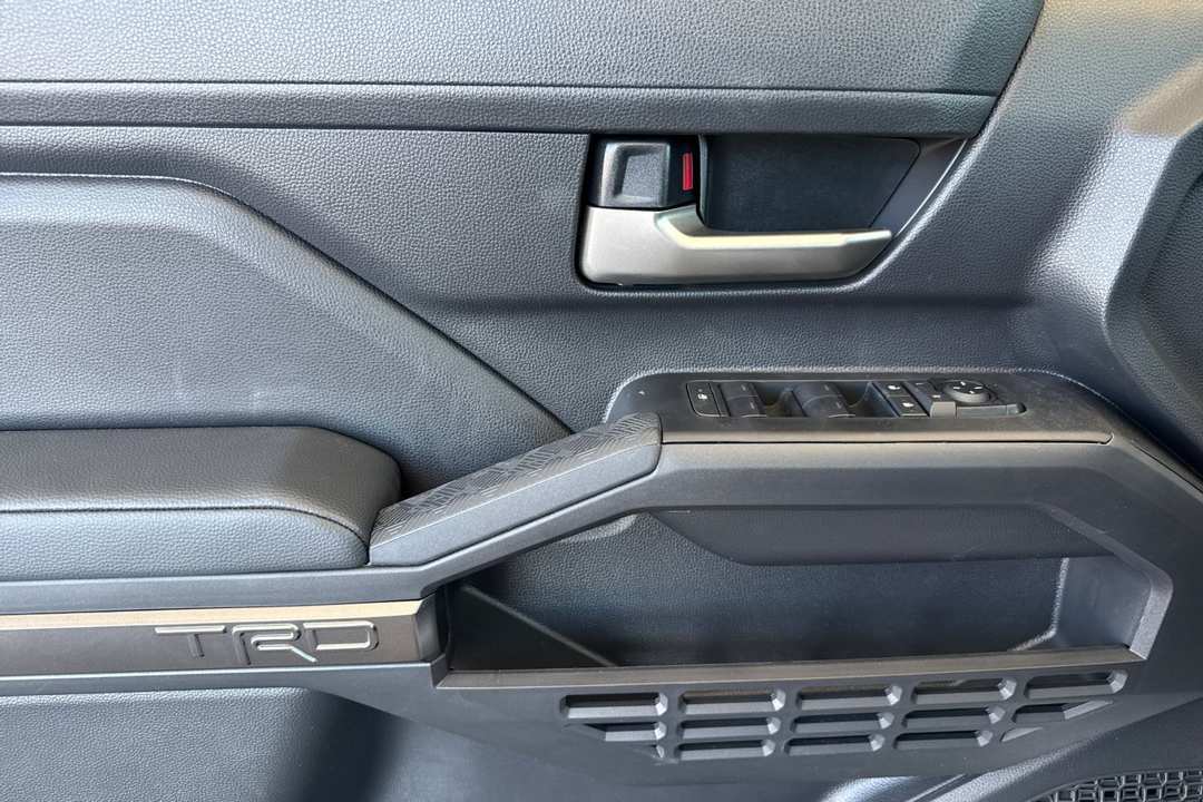 2025 Toyota Tacoma TRD Off Road - Image 11