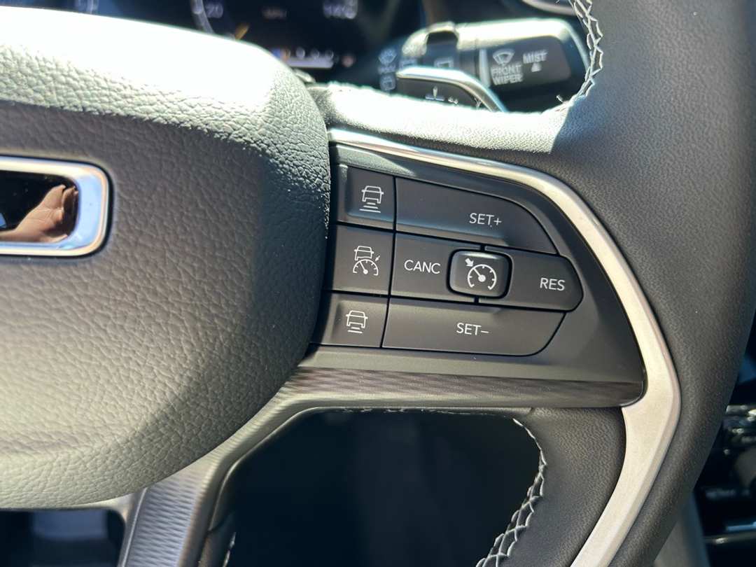 2025 Jeep Grand Cherokee Laredo X - Image 15