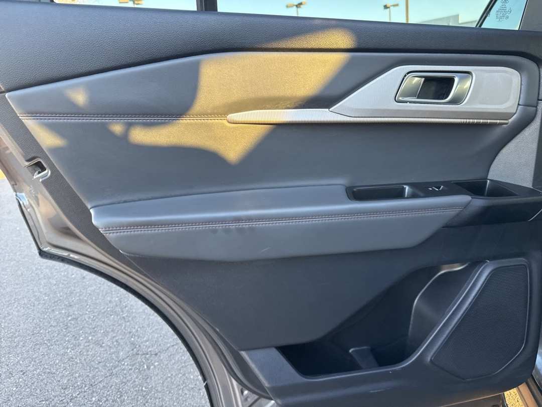 2025 Ford Explorer Active - Image 16