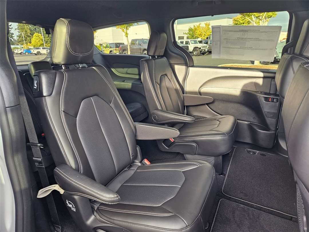 2026 Chrysler Voyager LX - Image 35