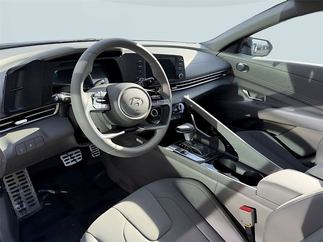 2026 Hyundai Elantra SEL Sport - Image 15