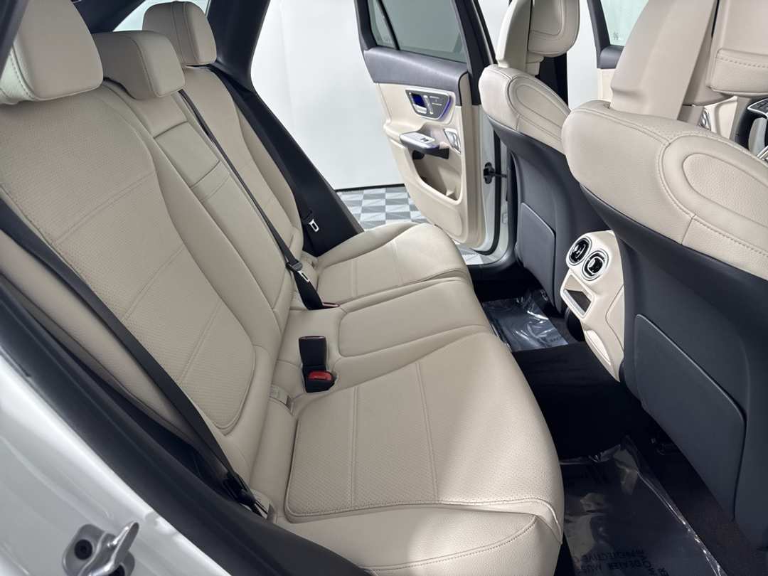 2026 Mercedes-Benz GLC GLC 300 - Image 18
