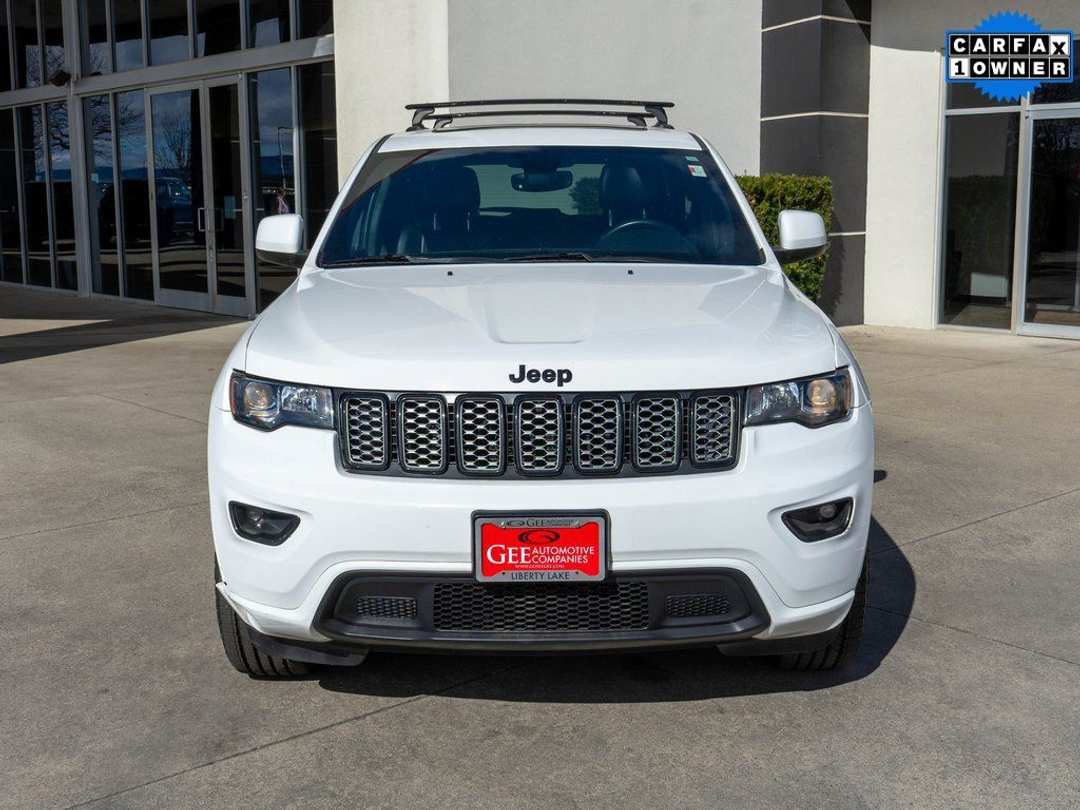 2017 Jeep Grand Cherokee Altitude - Image 2