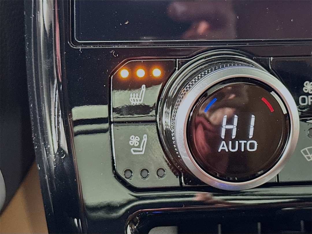 2026 Toyota Highlander Platinum - Image 21