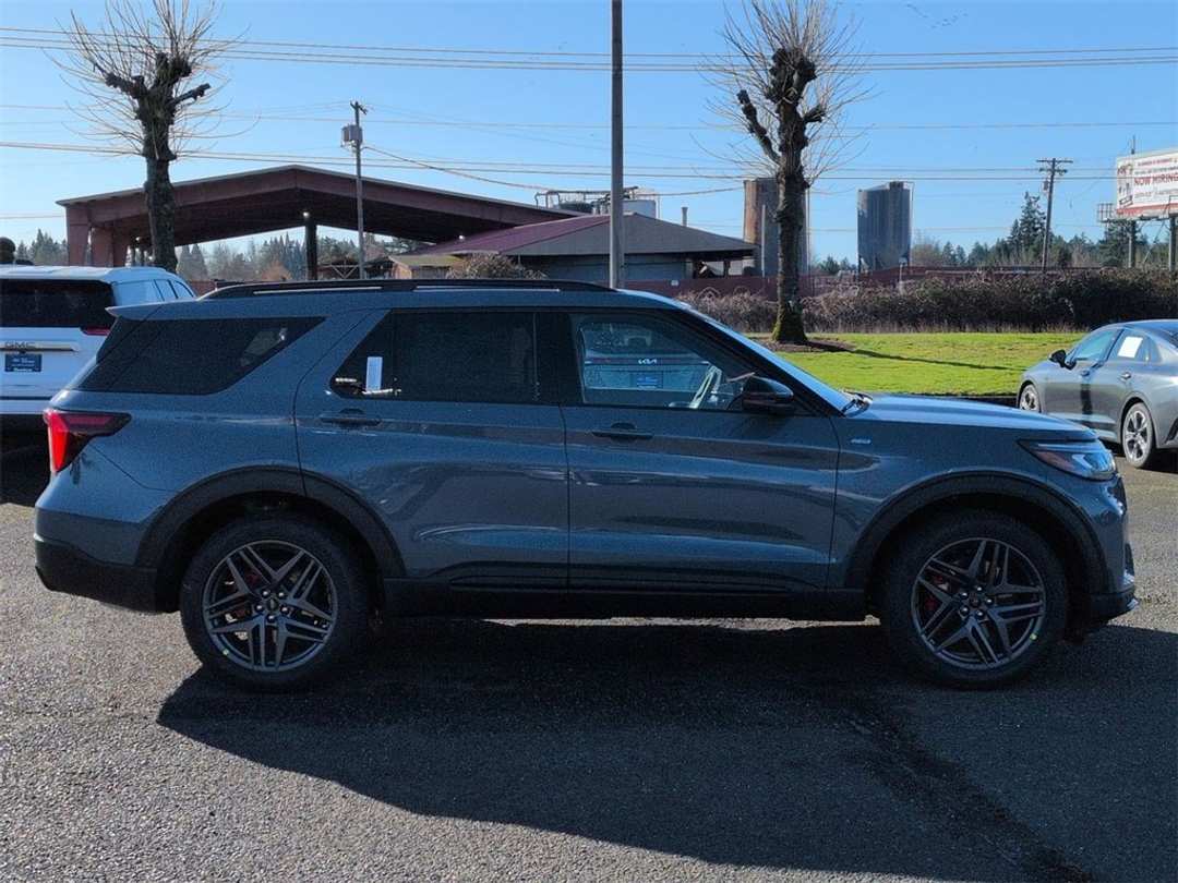 2026 Ford Explorer STLine - Image 6