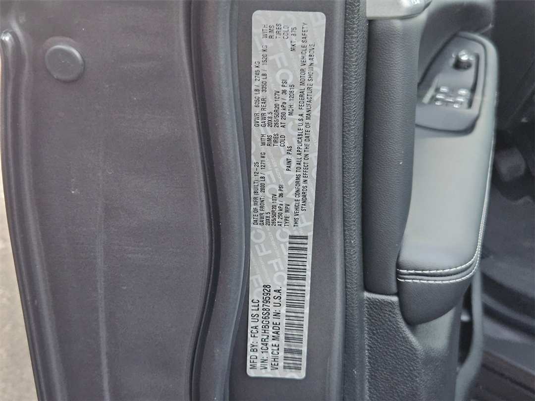 2025 Jeep Grand Cherokee Limited - Image 41