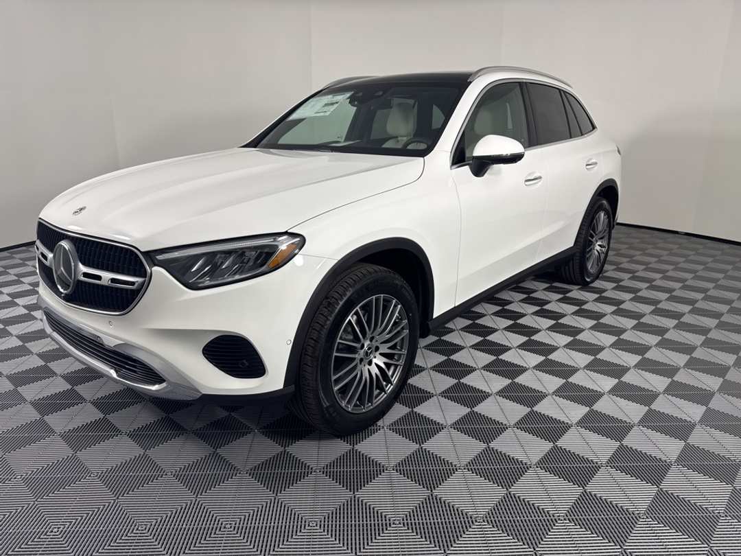 2026 Mercedes-Benz GLC 300 - Image 3