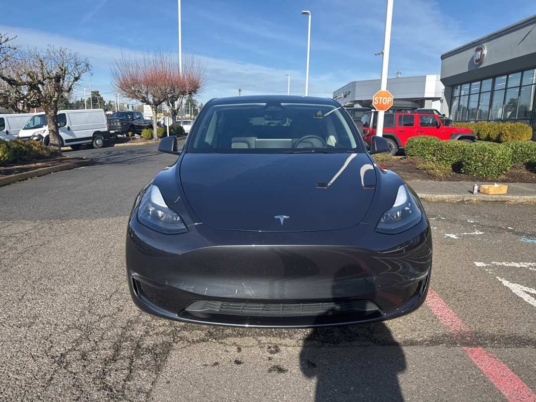 2025 Tesla Model Y Performance - Image 2