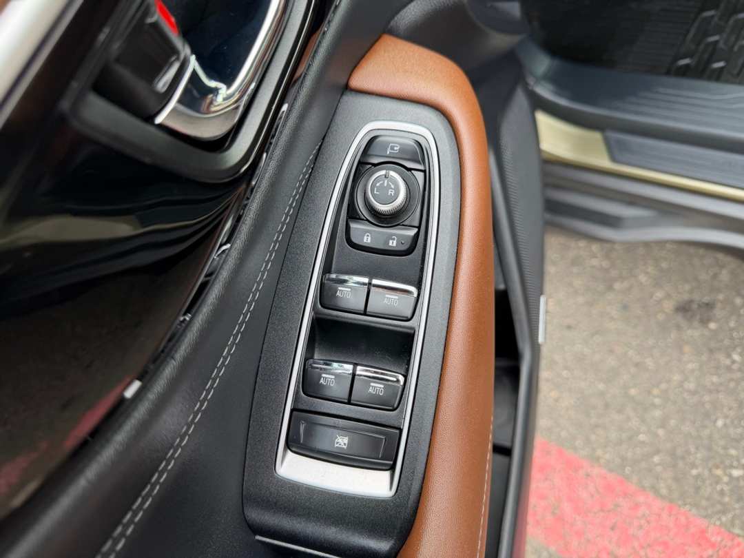 2022 Subaru Outback Touring - Image 13