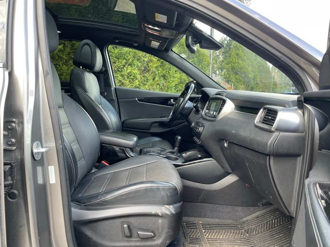 2016 Kia Sorento SX Limited - Image 17