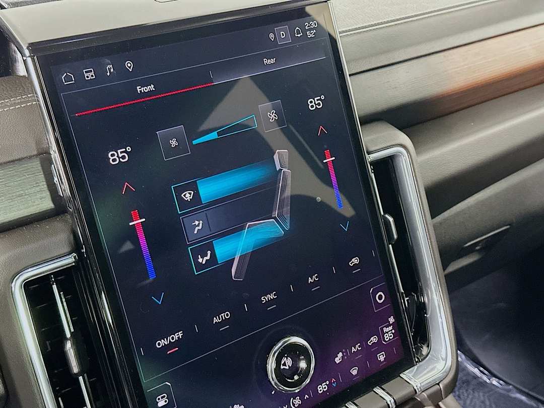 2025 GMC Yukon Denali - Image 17