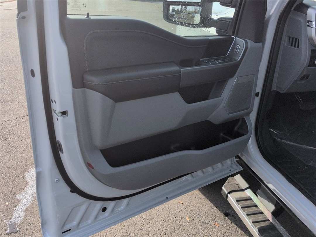 2026 Ford F-350Sd XLT - Image 9