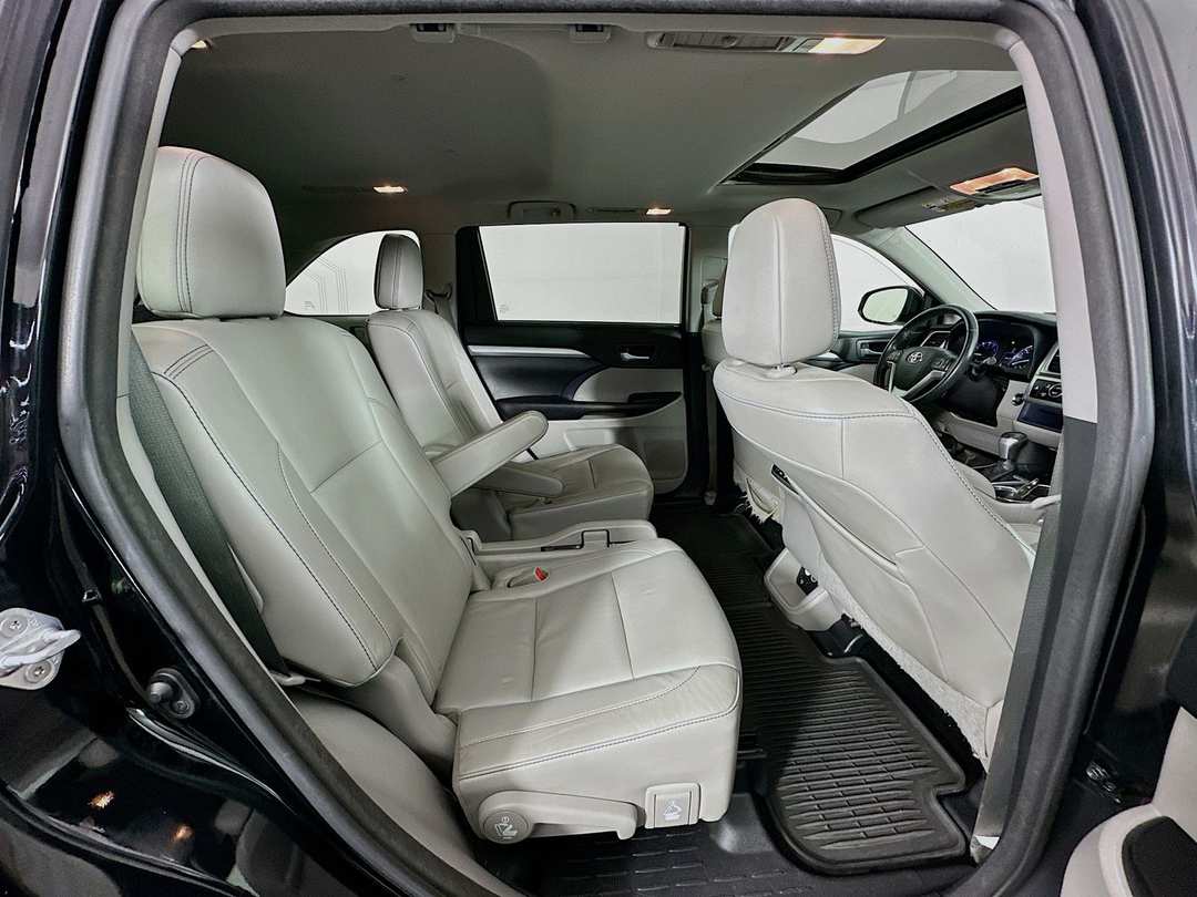 2015 Toyota Highlander XLE V6 - Image 30