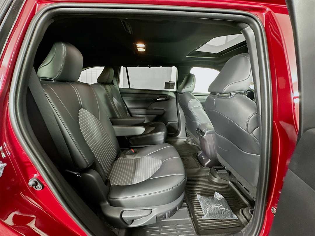 2026 Toyota Highlander XSE - Image 30