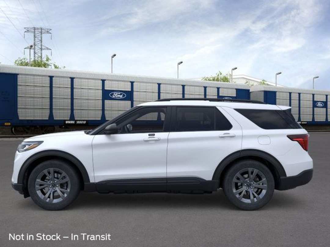2026 Ford Explorer Active - Image 3