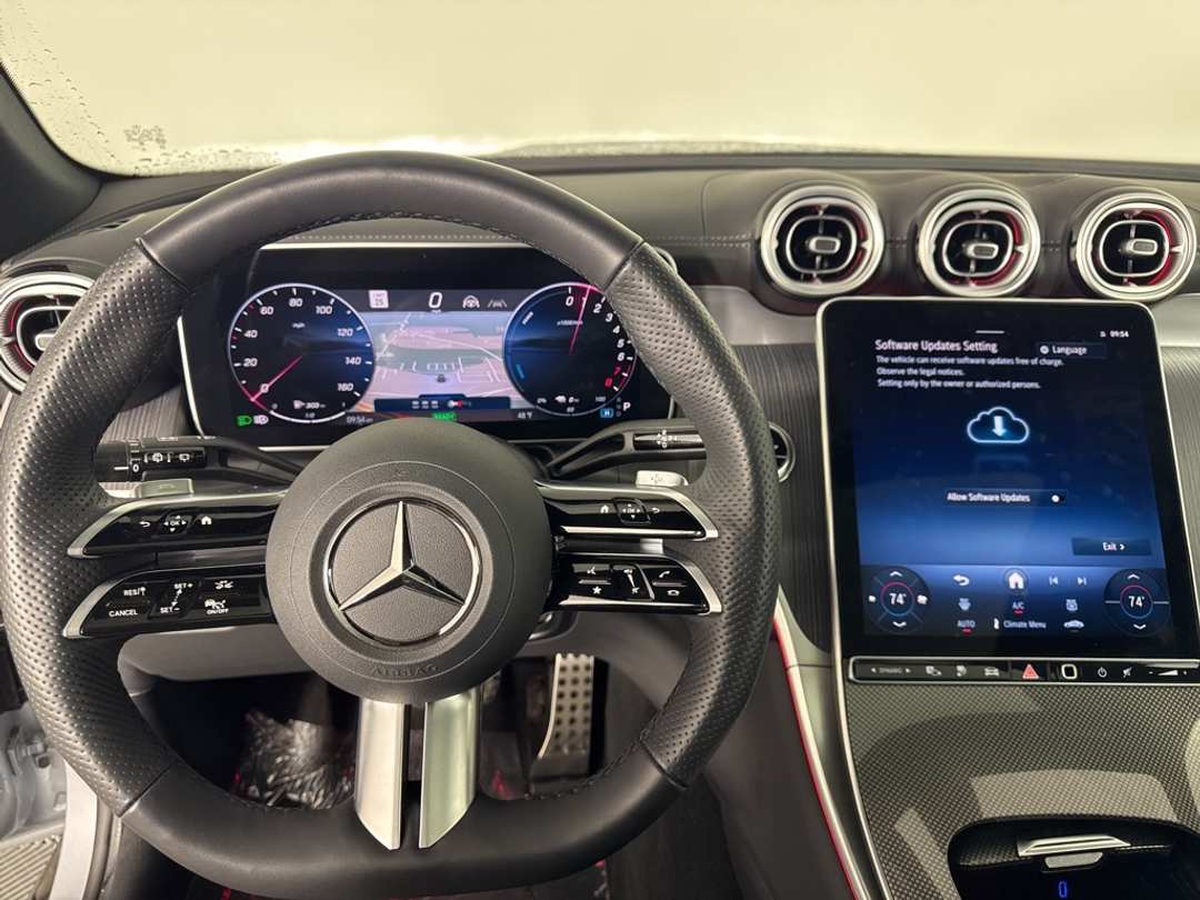 2025 Mercedes-Benz GLC GLC 350e - Image 24