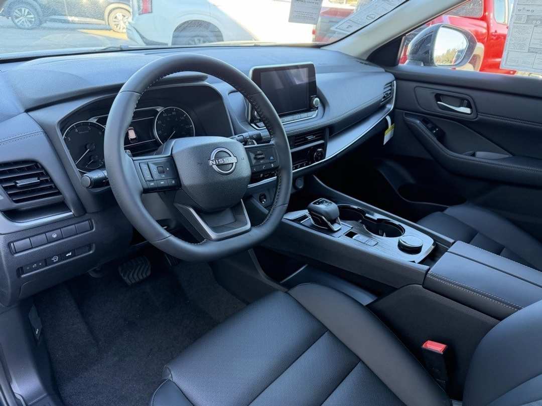 2026 Nissan Rogue Dark Armor - Image 16