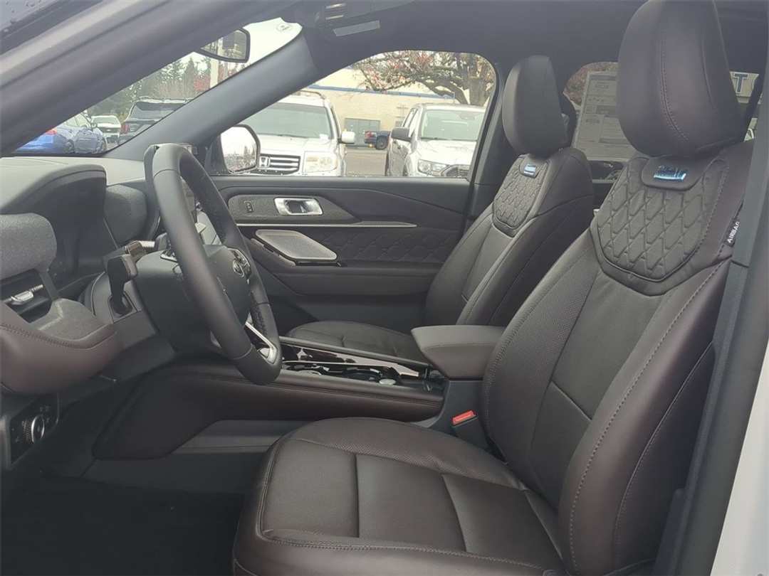 2026 Ford Explorer Platinum - Image 13