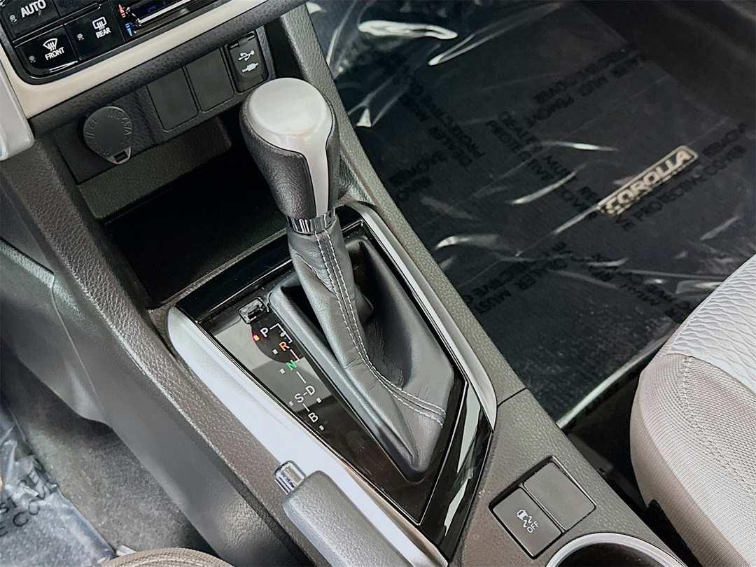 2019 Toyota Corolla LE - Image 16