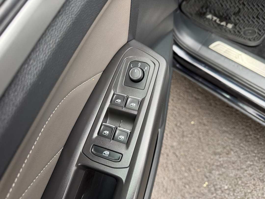 2023 Volkswagen Atlas 3.6L V6 SE w/Technology - Image 14