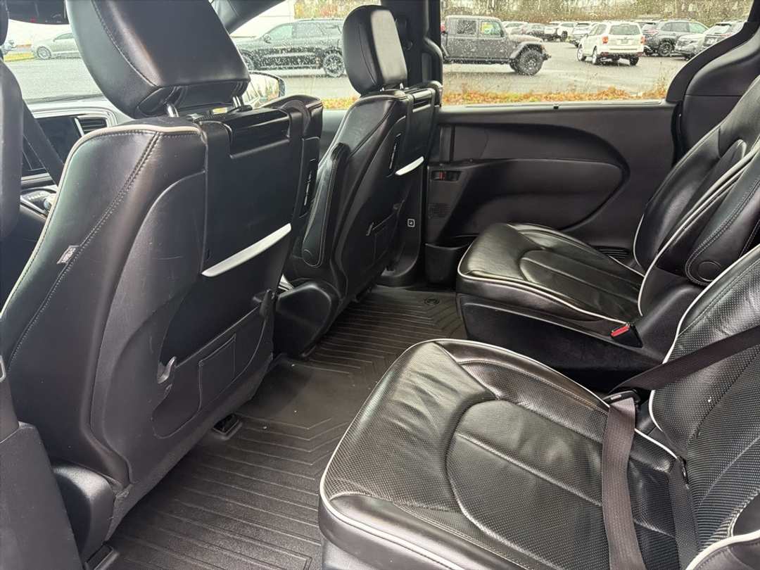 2019 Chrysler Pacifica Limited - Image 18