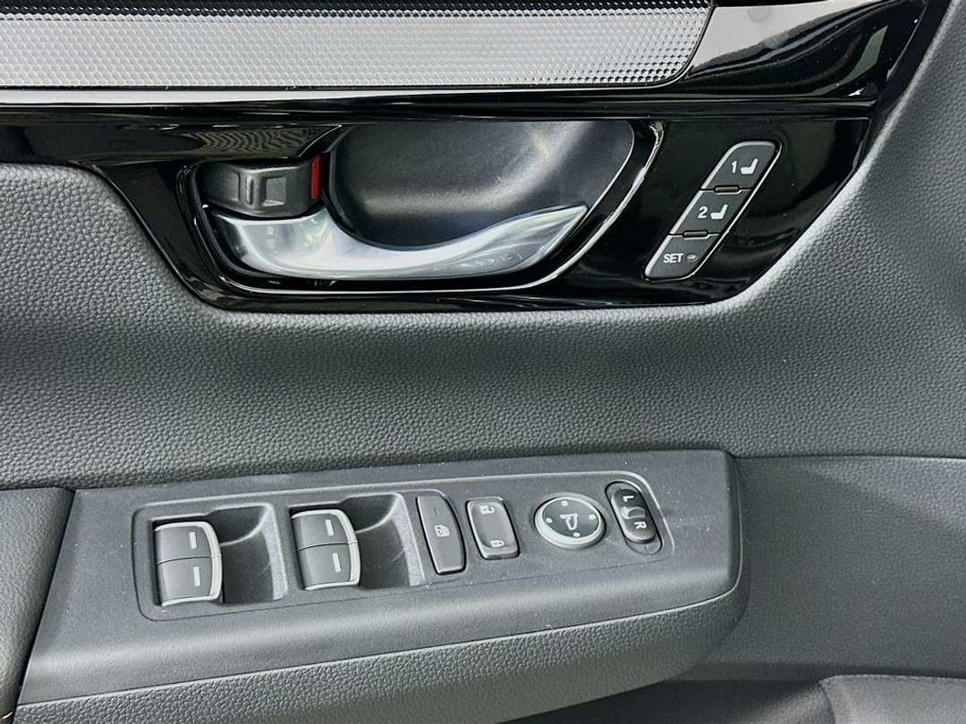 2026 Honda CR-V Sport Touring - Image 18