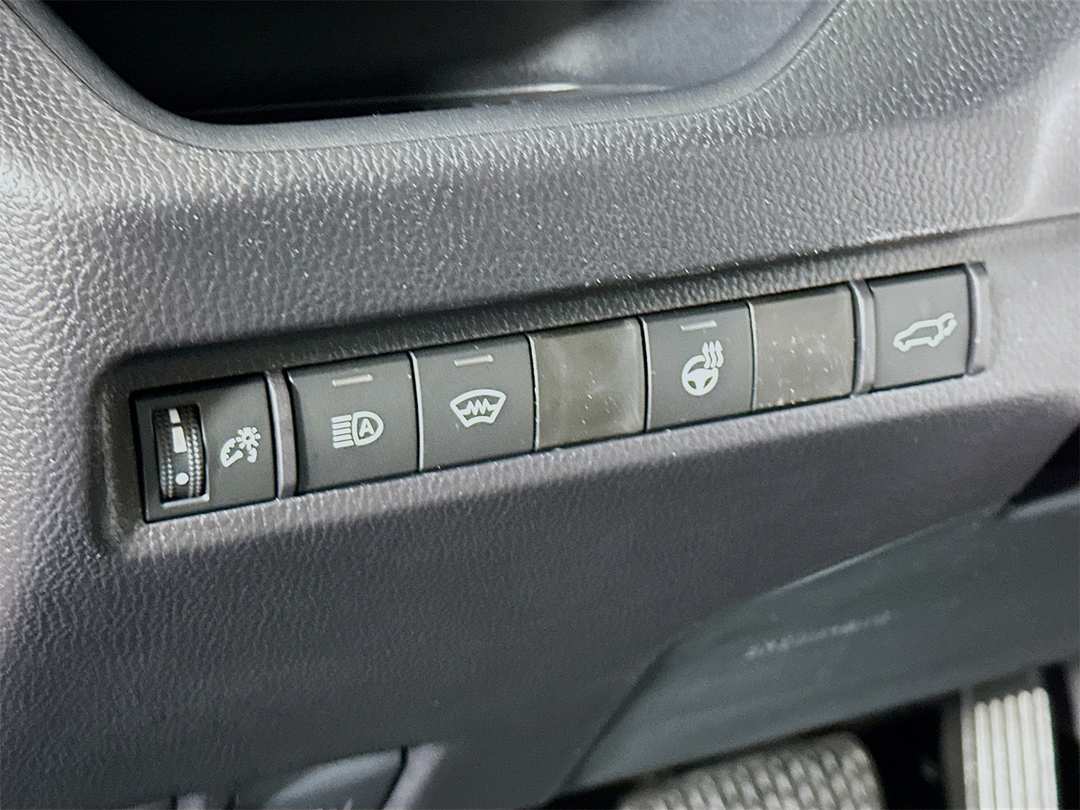 2025 Toyota Rav4 XLE Premium - Image 10