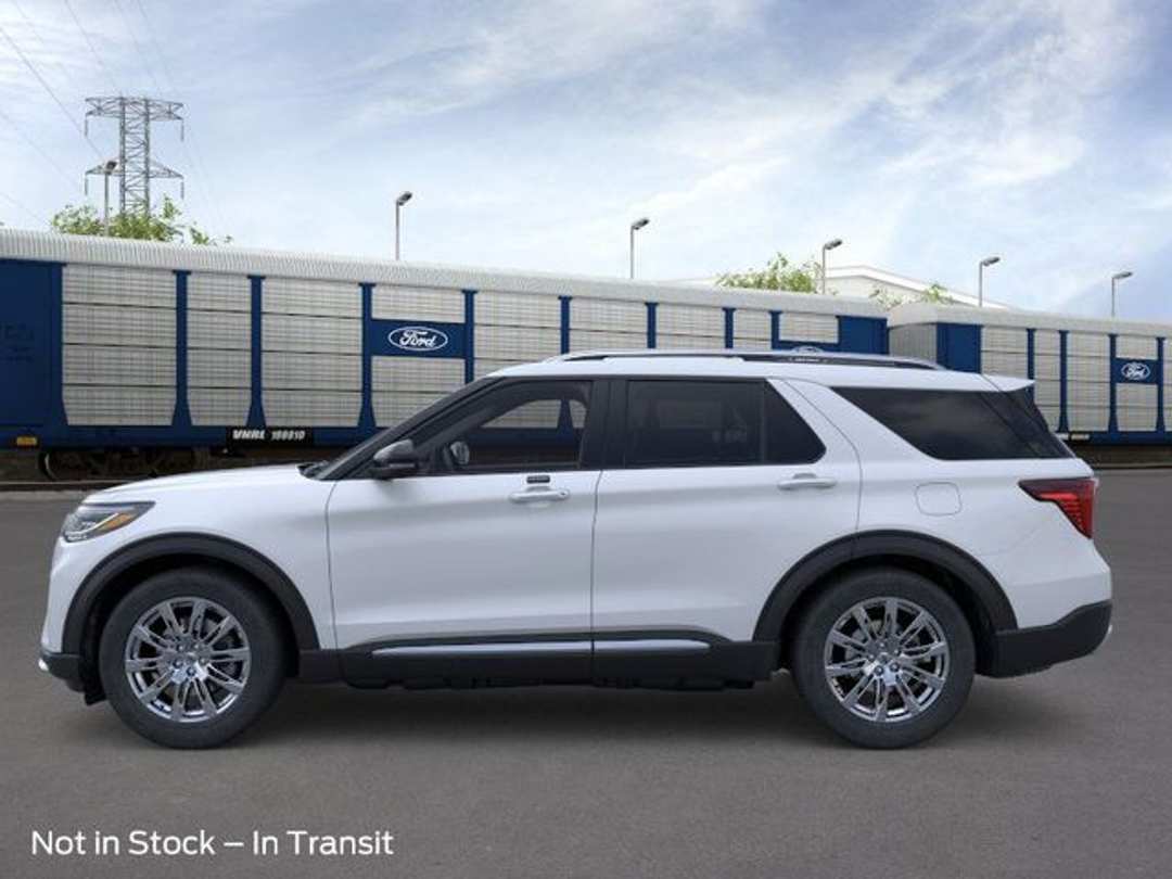 2026 Ford Explorer Platinum - Image 3