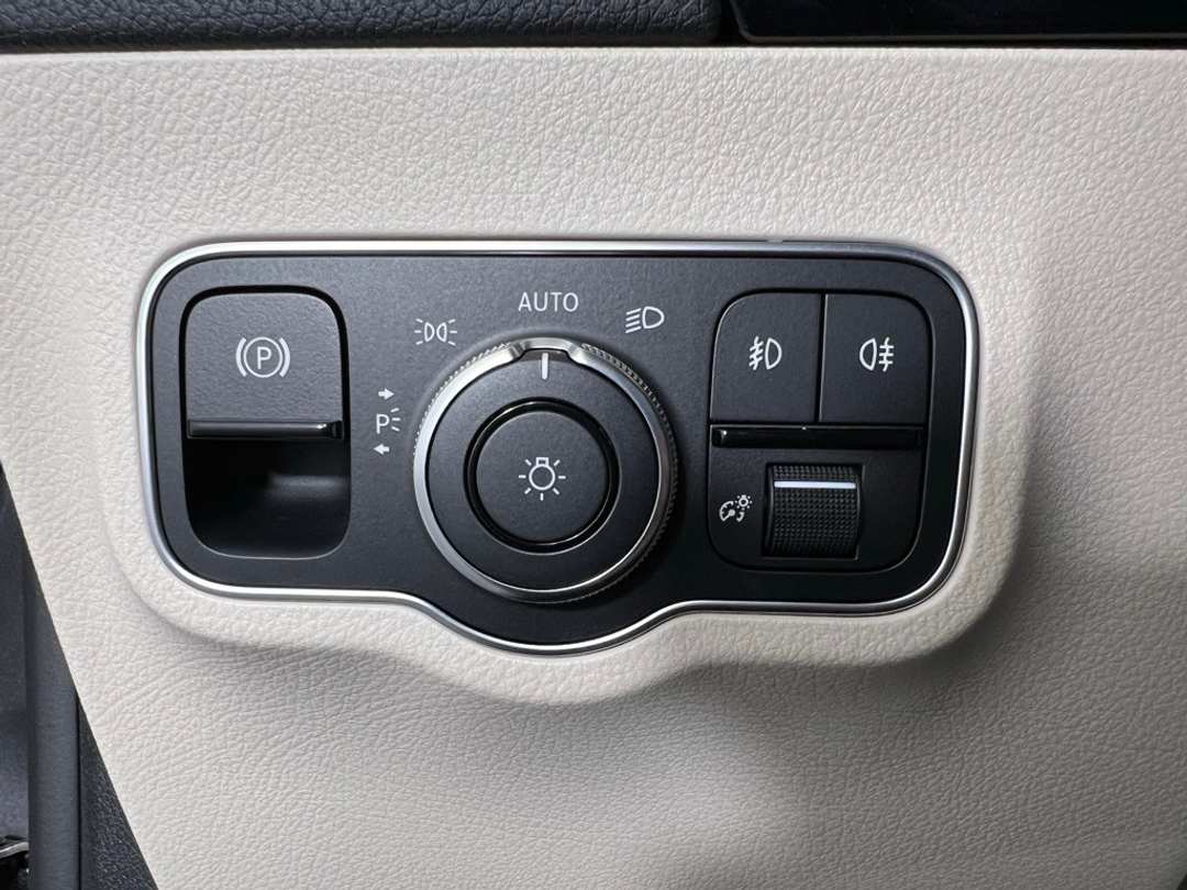 2023 Mercedes-Benz GLA GLA 250 - Image 17